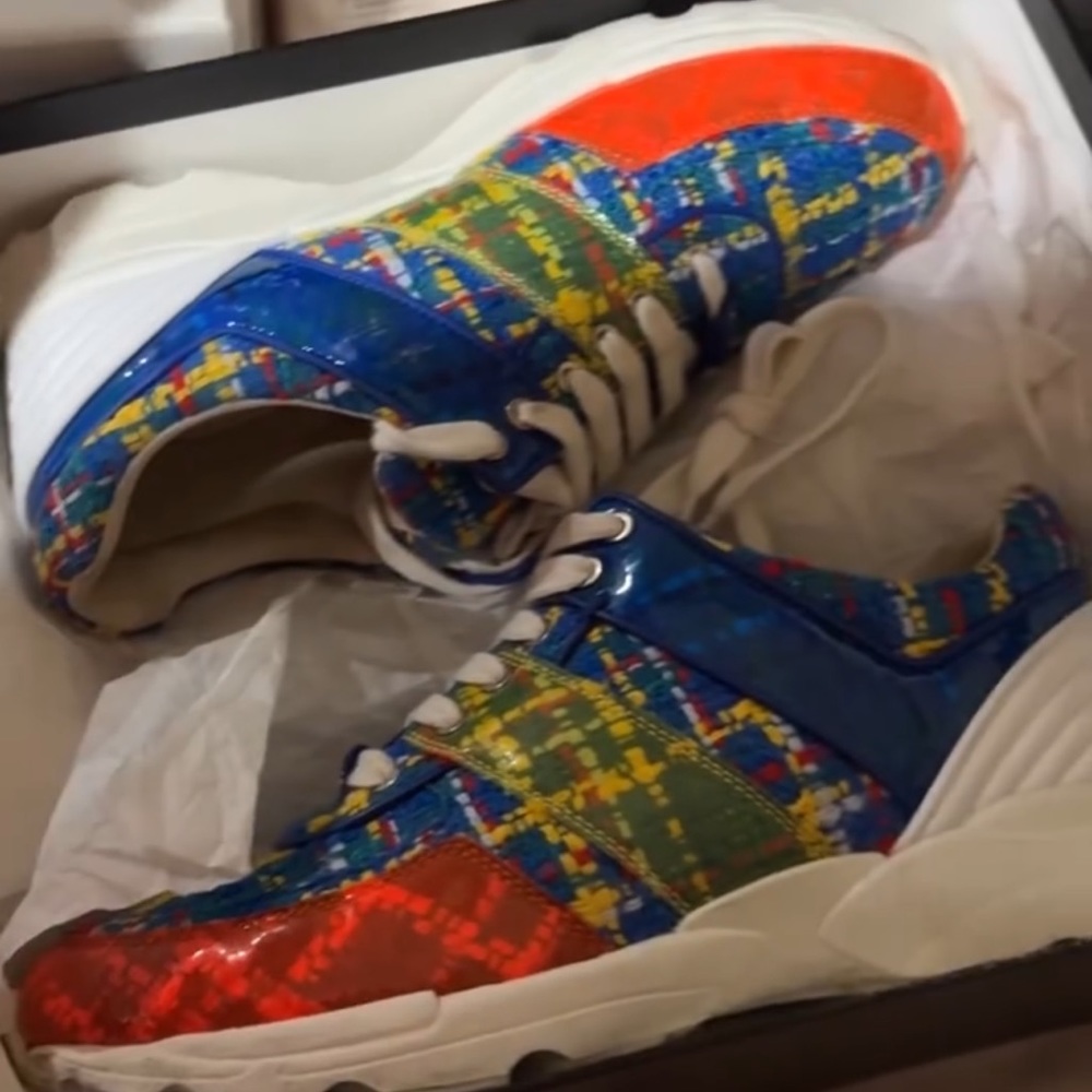 Authentic Chanel Sneaker Woman
